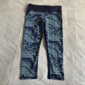 𝅺Under Armour HeatGear Fitted Patterned Capris Size Medium
